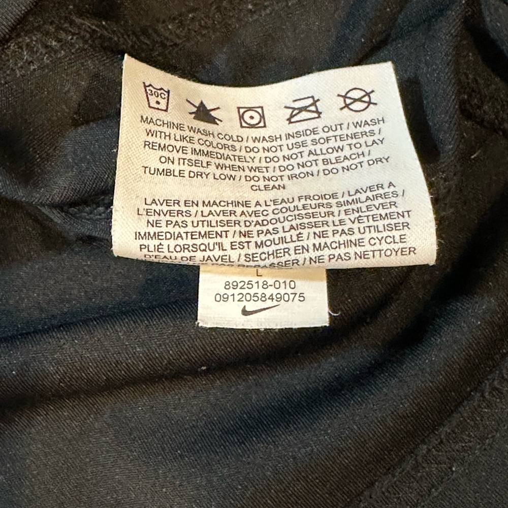 Nike Dri‑FIT T‑Shirt • Black/Red Swoosh • Men’s Large - Picture 9 of 12